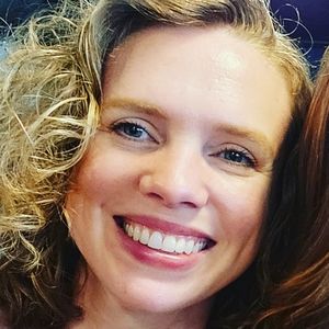 Meet your Posher, Cynthia